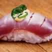 53. Flamberet Tun Nigiri (1 stk)